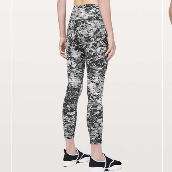 Lululemon Wunder Under High-Rise 7/8 Tight *Full-On Luxtreme 25" - Picture 2 of 15